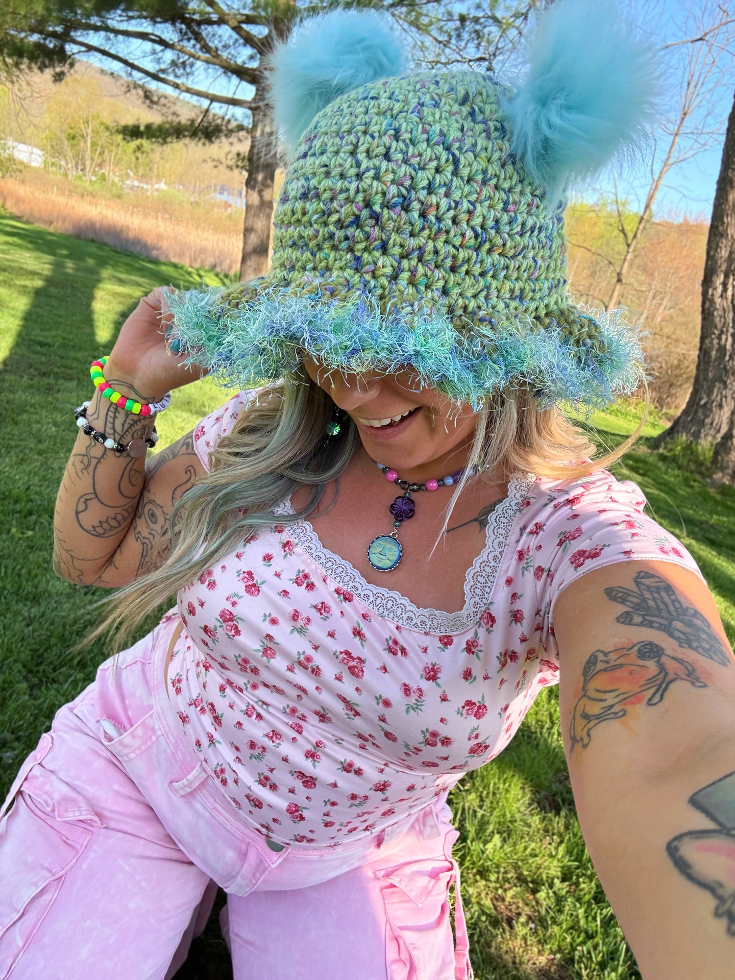 Oversized Chunky Pom-Pom Bucket Hat